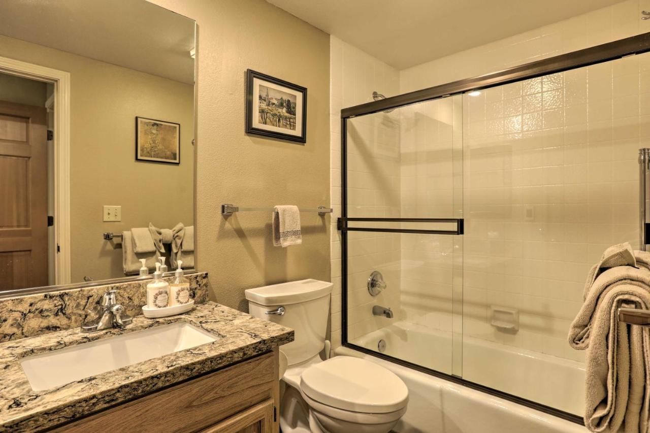 Corner-Unit Condo With Grill Walk To Lake Tahoe! Инклайн-Виллидж Экстерьер фото